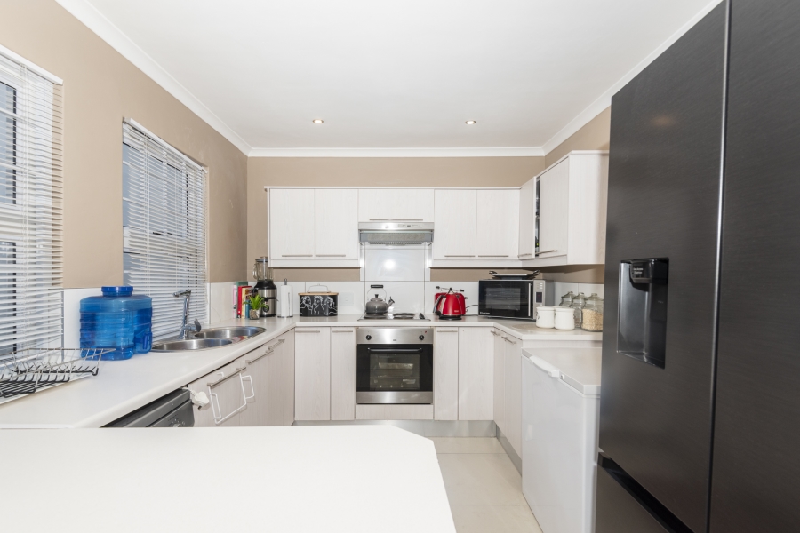 3 Bedroom Property for Sale in Villa Diamante Western Cape